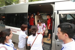 校車接送學生。（示意圖源：互聯網）