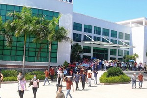 三昇Panko公司17日停工，反對因發現工作餐食物有蛆蟲。（圖源：黎忠）