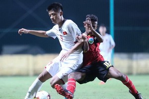 越南隊（白衣）2比0勝東帝汶隊。（圖源：互聯網）