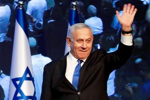 9月17日晚，以色列總理內塔尼亞胡抵達利庫德集團總部。（圖源：路透社）