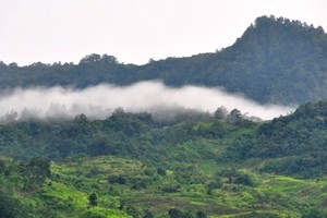 玉靈山帶有神秘之美。