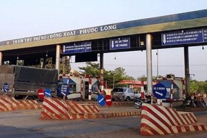 圖為14號國道上的957公里+400米處收費站。（圖源：貴阮）