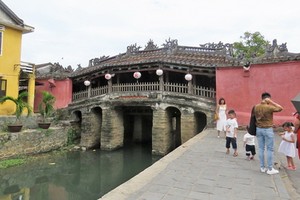 會安古埠知名景點的廊橋。