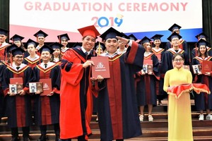 大學生畢業之日。