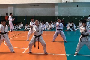 第五郡越華學生參加跆拳道比賽現場一瞥。