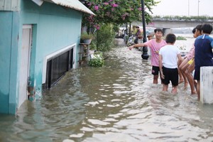昨(29)日下午，平盛郡清多區西貢河畔一片汪洋。（圖源：嘉明）