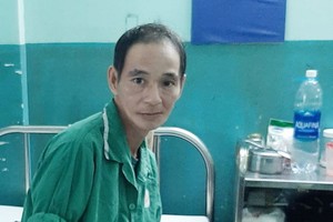 夏錦明正在安平醫院治療。