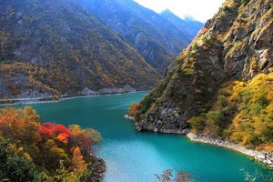 有“小九寨溝”之稱的松坪溝。