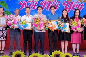 市慈善婦女會向各長期贊助單位、個人頒予感謝狀。