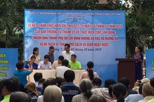 第十郡第七坊黨委就一年落實第19號《指示》舉行的小結會議現場。（圖源：田升）