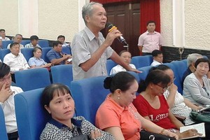 第二郡選民向國會代表提出質詢。