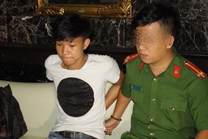 被當場抓獲的武功義（左）。（圖源：TNO）