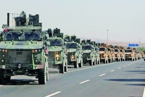 土軍車隊 9日在土敘邊境推進。（圖源：路透社）