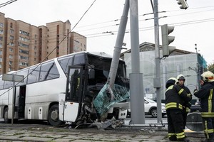 圖為俄羅斯莫斯科一輛旅遊大巴發生事故的現場。（圖源：Getty Images）