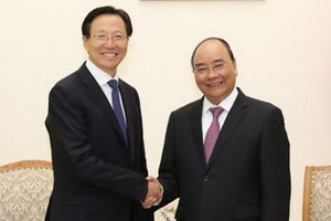 政府總理阮春福（右）接見中國農業農村部長韓長賦。（圖源：越通社）