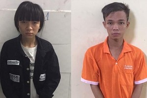 落網的兩名竊盜阮文景（右）及阮氏秋美。（圖源：警方提供）