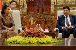 河內市人委會副主席阮國雄（右）接見柬埔寨王國副首相梅森安。（圖源：hanoi.gov.vn）