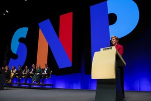 斯特金在蘇格蘭民族黨年會上發表演講。（圖源：新華社）