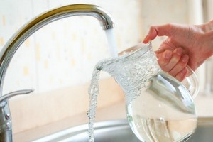 河內市人委會辦公廳主任武登定：至今，沱江自來水已經安全，確保符合衛生部的標準。（示意圖源：互聯網）