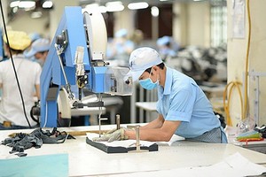 紡織品成衣行業應用高新技術。