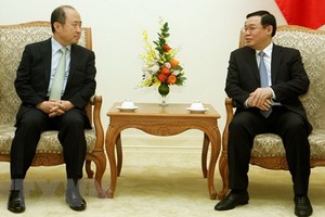 政府副總理王廷惠（右）接見韓國外交部副部長雲康賢。（圖源：越通社）