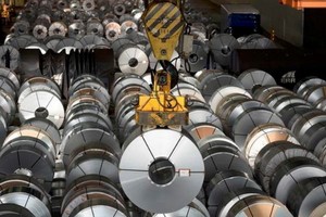 圖為在德國薩爾茨吉特的鋼鐵廠拍攝的鋼捲。（圖源：互聯網）