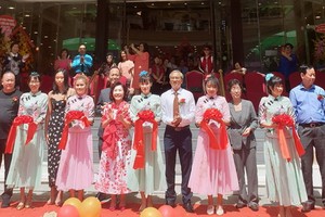 愛華二大酒樓開張