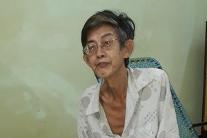 李福超已不能行走。