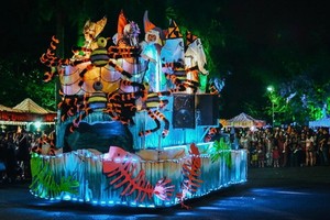 蓮潭公園的“鬼魔團”今晚遊行。