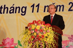 黨中央政治局委員、黨中央書記處常務書記陳國旺在紀念儀式上發言。（圖源：VOV）