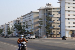 應在郊區為低收入者投建更多廉價住房。