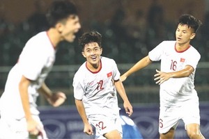 越南隊慶祝進球。（圖源：互聯網）