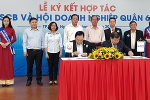 第六郡商會與西貢商業股份銀行(SCB)舉行合作協議簽署儀式。