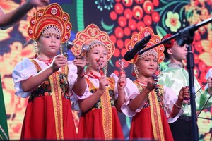 俄羅斯小朋友的文藝表演節目。