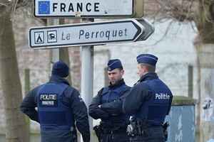 圖為比利時警察在法比邊境地區加強巡邏。（示意圖源：Getty Images）