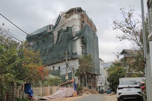 違建酒店工程。（圖源：段堅）