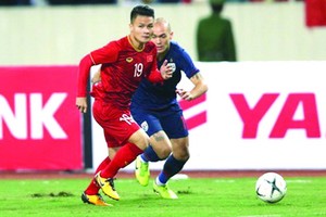 光海是越南隊中場指揮分發球進攻。（圖源：互聯網）