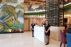 文華酒樓大廳一瞥。