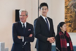 孫楊（中）表示，我不擔心仲裁結果，有邪惡勢力操控輿論污蔑我。（圖源：互聯網）