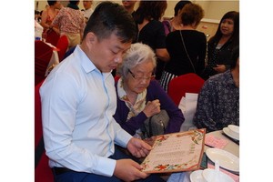 書香門第　 鶼鰈情深