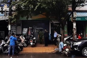 蓮沼郡公安趕抵事發現場進行勘查。（圖源：N.Q）