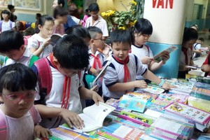 本市在各郡、縣及學校推廣學生閱讀活動。