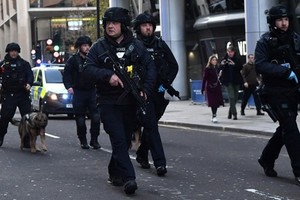 全副武裝的警員在現場巡邏。（圖源：互聯網）