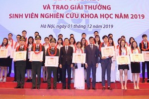 2019年“大學生科研獎”頒發儀式。（圖源：教育與培訓部）