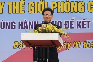 政府副總理，國家防治愛滋病及掃毒掃黃委員會主任武德膽在集會上發言。（圖源：北江電視台）