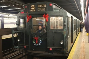 懷舊地鐵登場，恍如時光倒流。（圖源：互聯網）