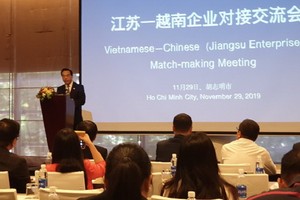 浙江省政協副主席王榮平在企業對接交流會上發言。（圖源：黎美）