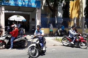 目前，未有駕照學生騎摩托車上學(甚至不戴上安全帽)情況甚為普遍，但未見交警加以嚴懲。