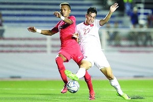 兩隊激烈爭奪球。（圖源：互聯網）