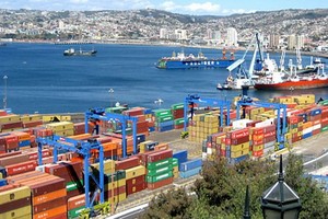  智利將投資 55 億美元振興經濟。圖為智利第一大集装箱港口瓦尔帕莱索。（圖源：互聯網）
